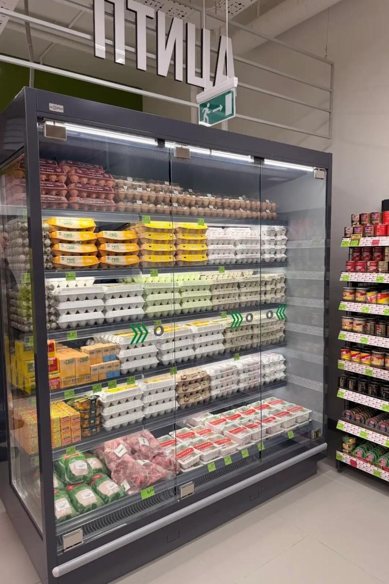 Refrigerated showcase