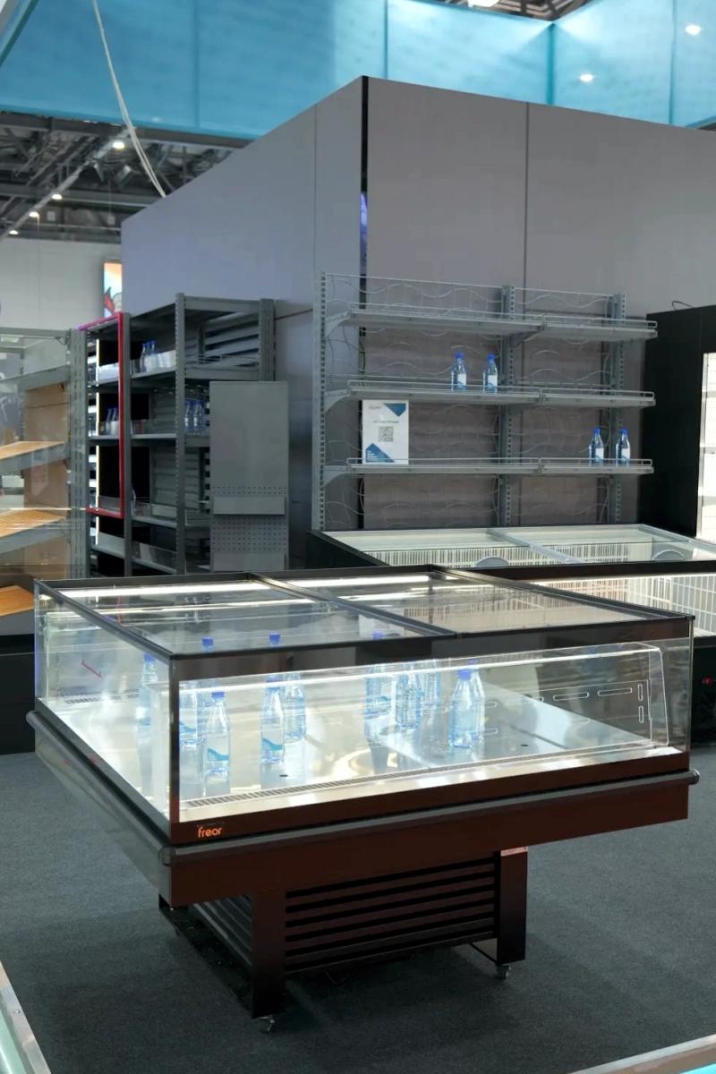 Refrigerated showcase