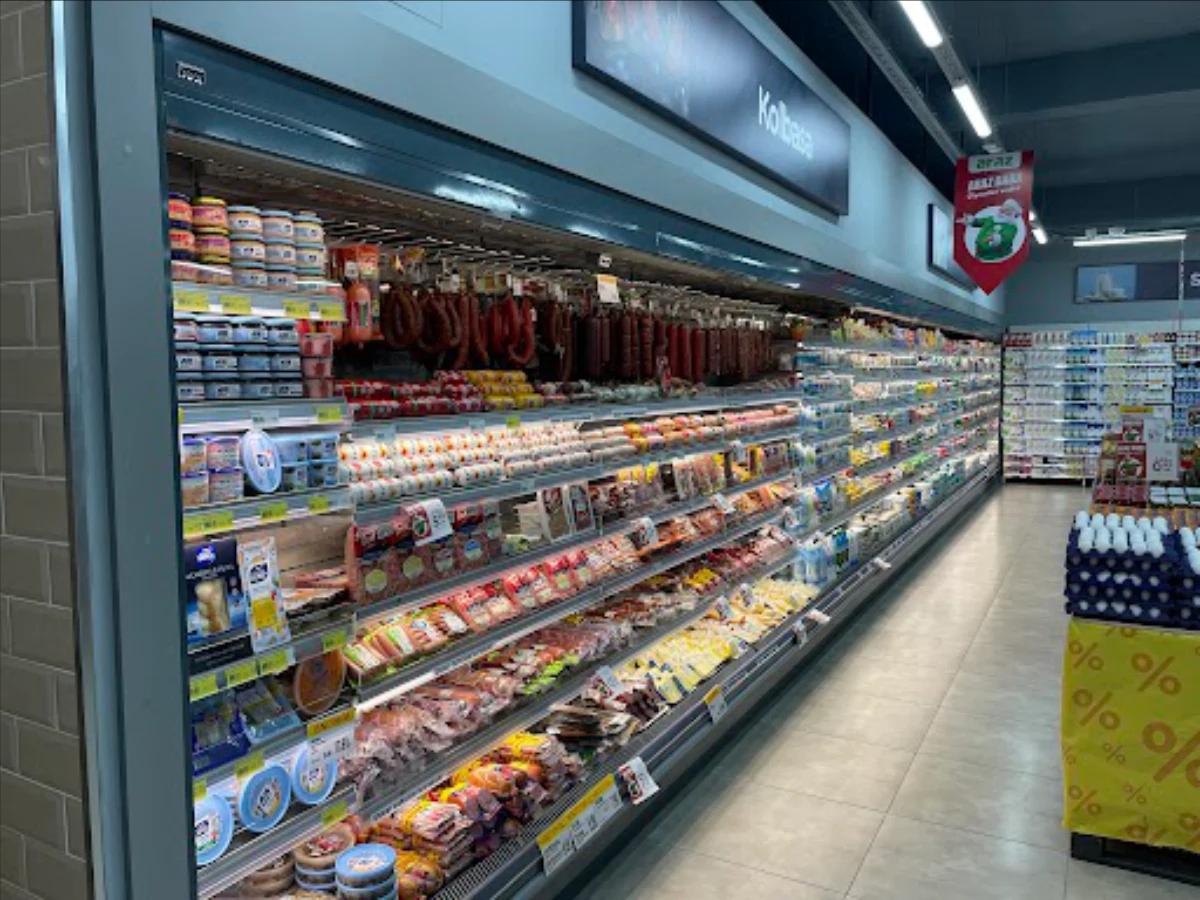 Sausage refrigerated showcase