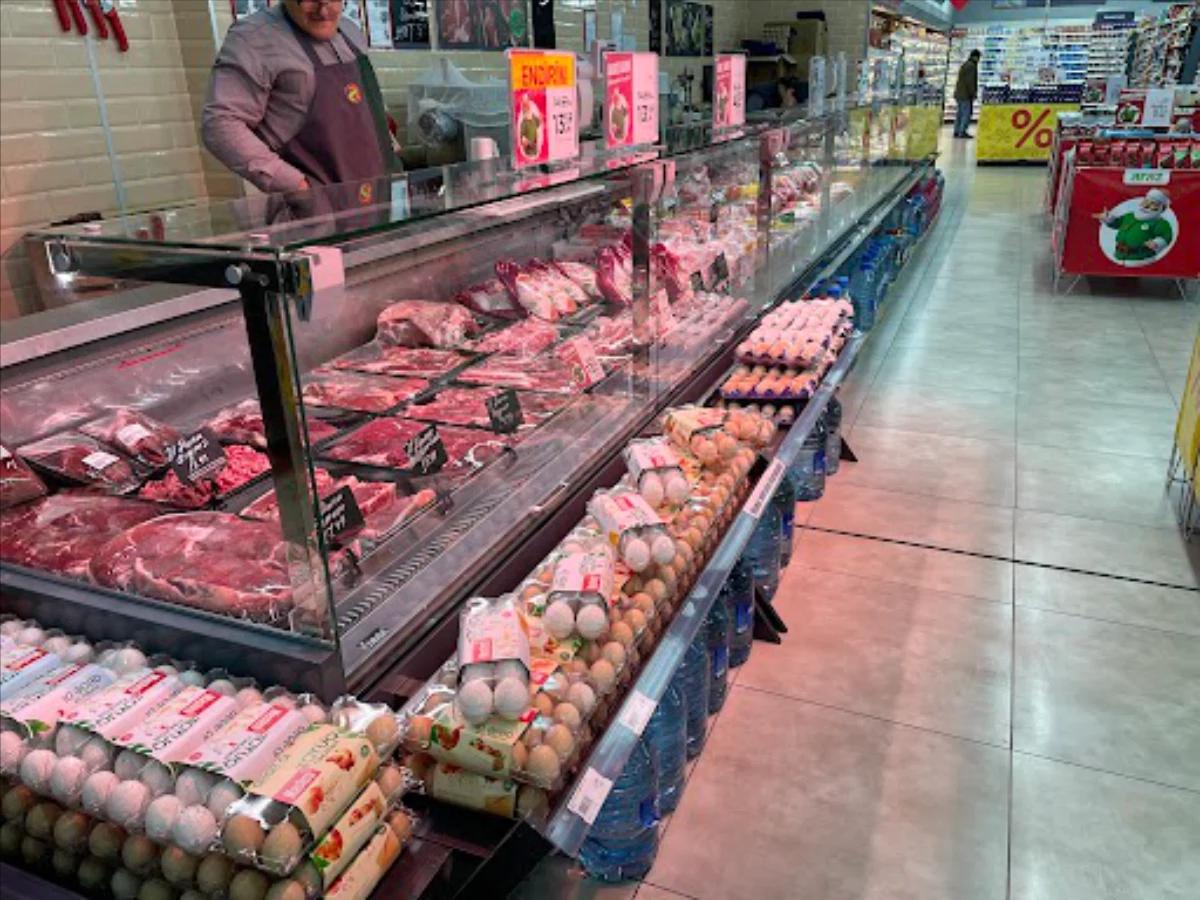 Meat refrigerated showcase