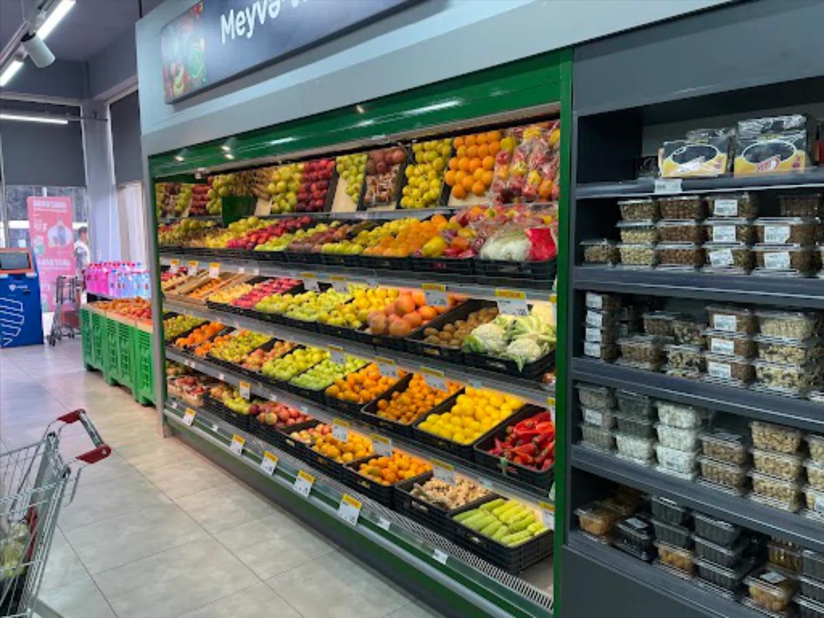 Confectionery refrigerated showcase